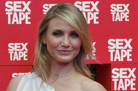 Cameron Diaz Talks First Naked Scene in Sex Tape:。